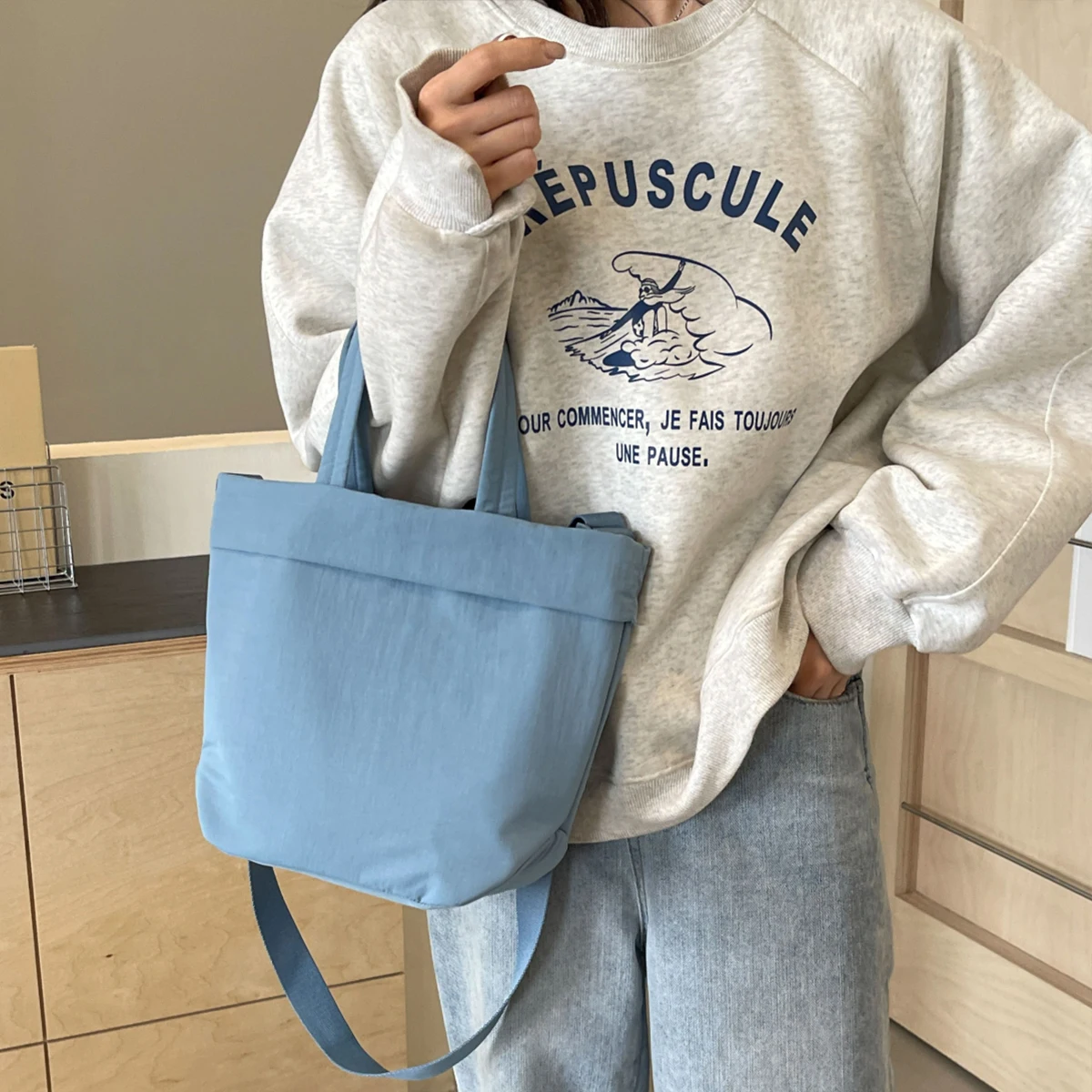 2025 New Commuting Tote Bag Nylon Lightweight Crossbody Bag Casual Portable Shoulder Bag Women's Shopping and Play Mother and Baby Mom Bag