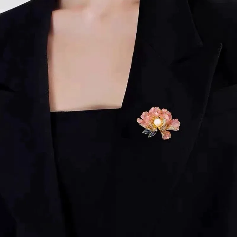 여성용 우아한 진주 모란 꽃 브로치, 절묘한 크리스탈 라인석 브로치 핀, 럭셔리 연회 웨딩 주얼리 선물, 트렌디한