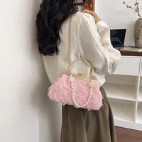 Sac à main élégant à motif floral avec fermoir Kisslock, sac à bandoulière pour femme avec perles et sangle métallique, idéal pour mariage et soirée, sac bandoulière à chaîne élégante 2026 3