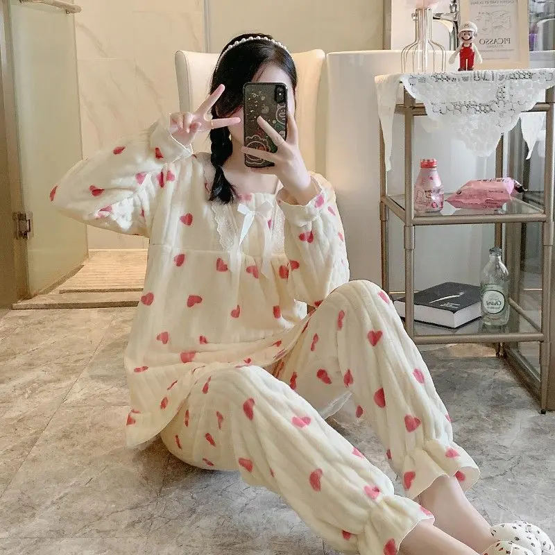 Рисунок 4 - Пижама женская фланелевая с длинным