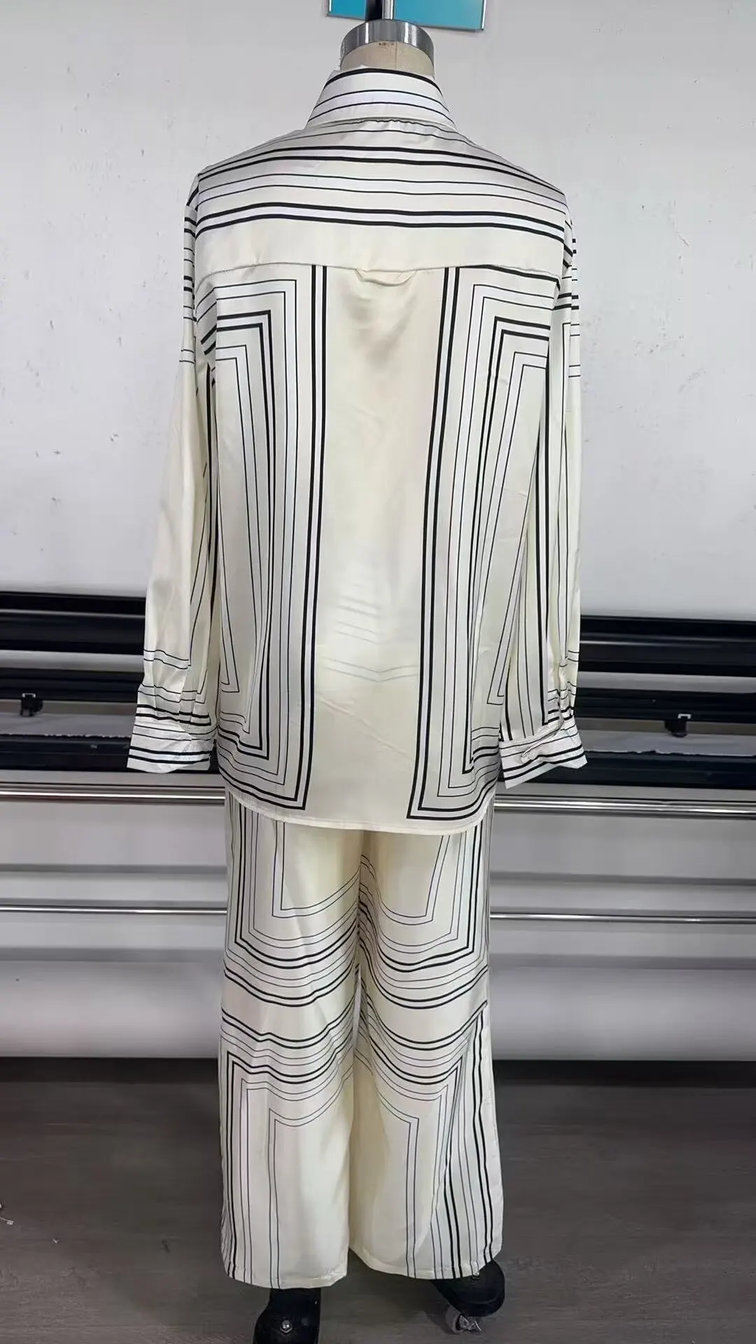 TRAFZA 2025 Women Trouser Suit Turn-down Collar Long Sleeve Single-breasted Slim Print Shirt+High Waist Zipper Loose Long Pants photo