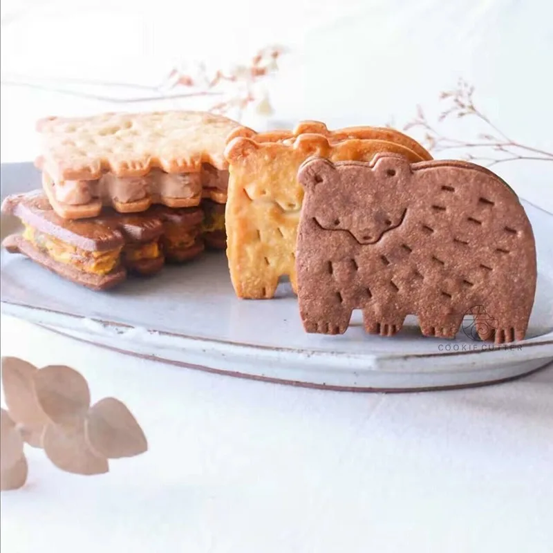 

Cartoon Bear Cookie Cutter and Fondant Embosser Forest Animals Shaped Biscuit Mold Fondant Cake Decoration Baking Supplies Gifts