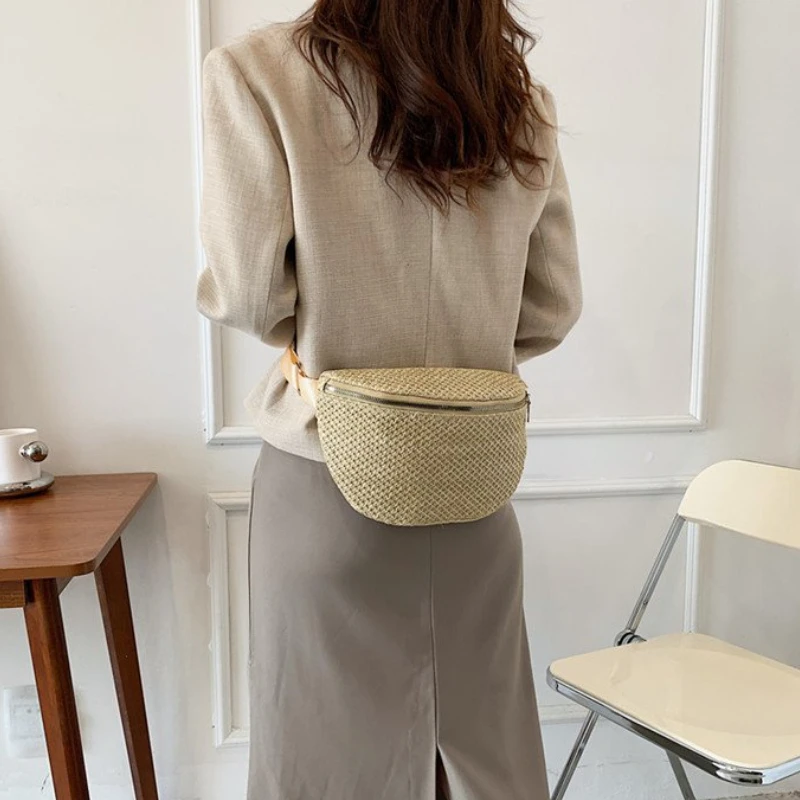 Straw Woven Fanny Pack for Women Rattan Coin Wallet Waist Bag