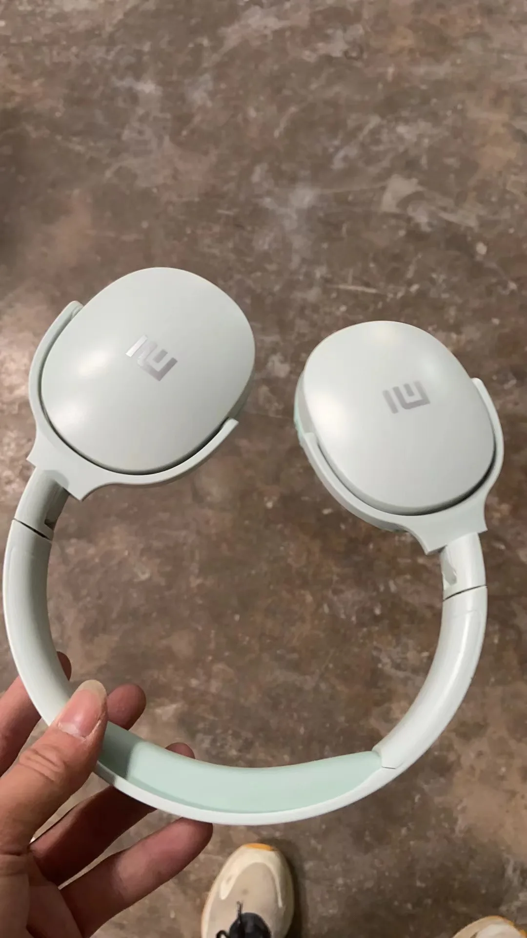 Fashionable Bluetooth wireless headphones, over-ear, deep bass, sports stereo, high fidelity, long battery life, universal photo review