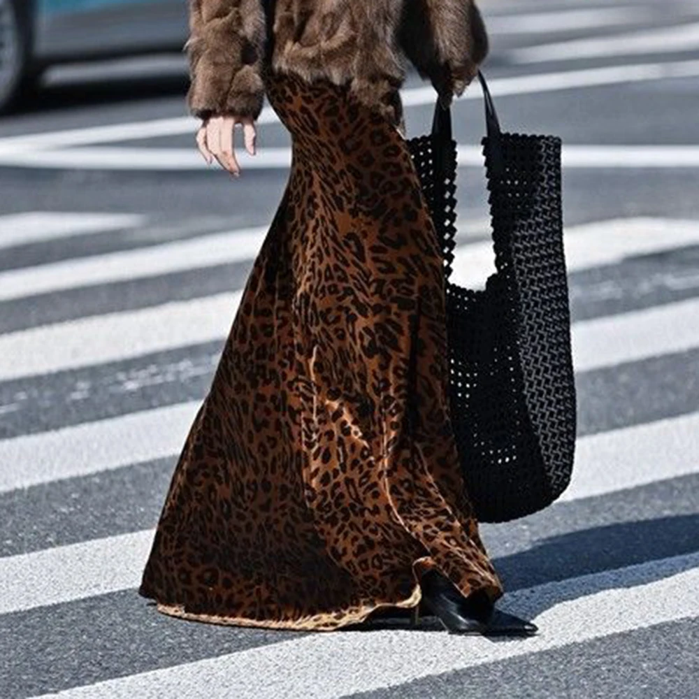 2025 autumn design sense leopard print golden velvet thin super pendulum skirt mopping floor lengthening fishtail skirt 4