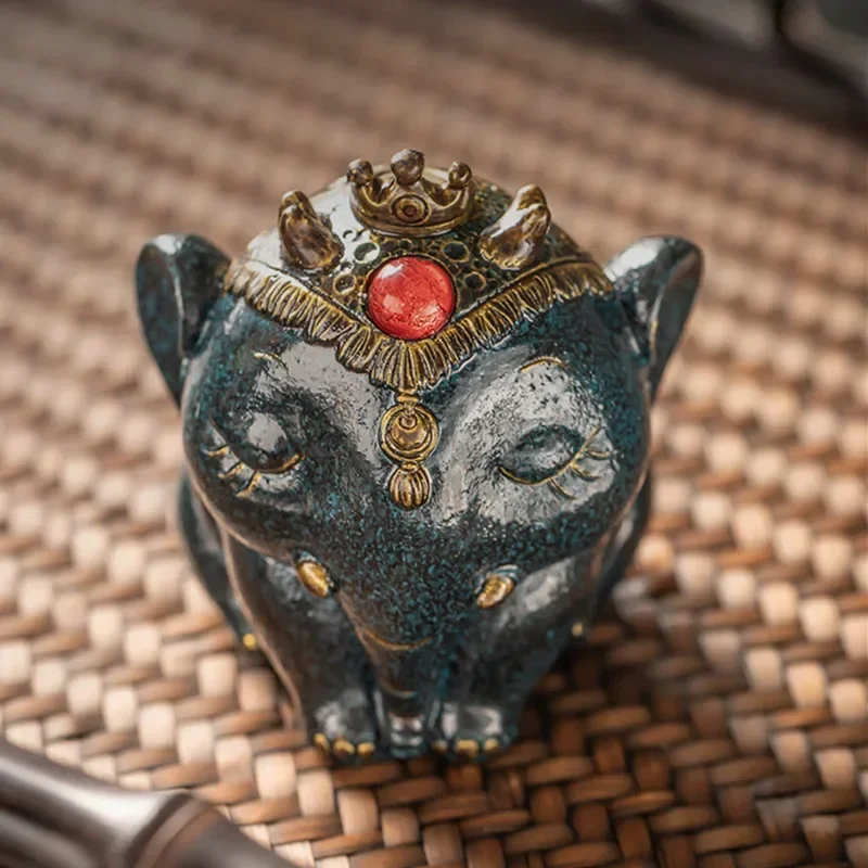 Resin Small Elephant Tea Pet Ornaments High Temperature Discoloration Tea Set Accessories Table and Tray 6.5x6x7cm