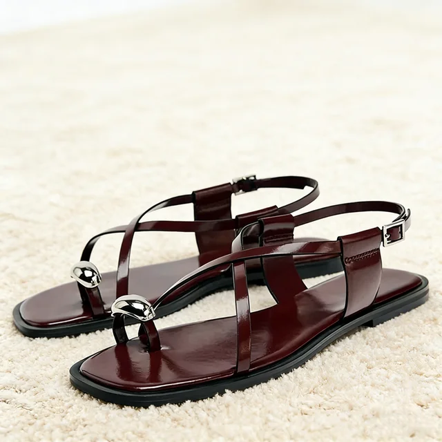 Summer Cross Strap Buckle Design Flat Sandals Women Fashion Metal Decoration Over Toe Casual Flat Slippers Comfort Beach Shoes