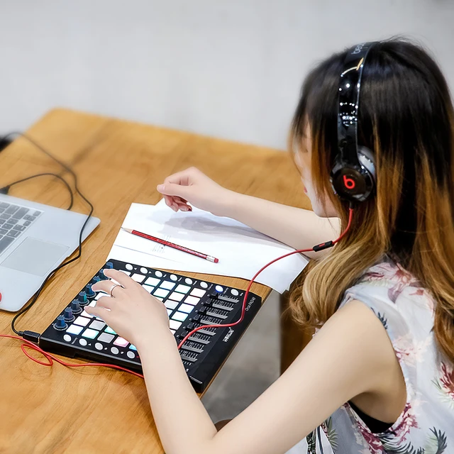 WORLDE PAD48 ポータブル USB MIDI ドラムパッドコントローラー