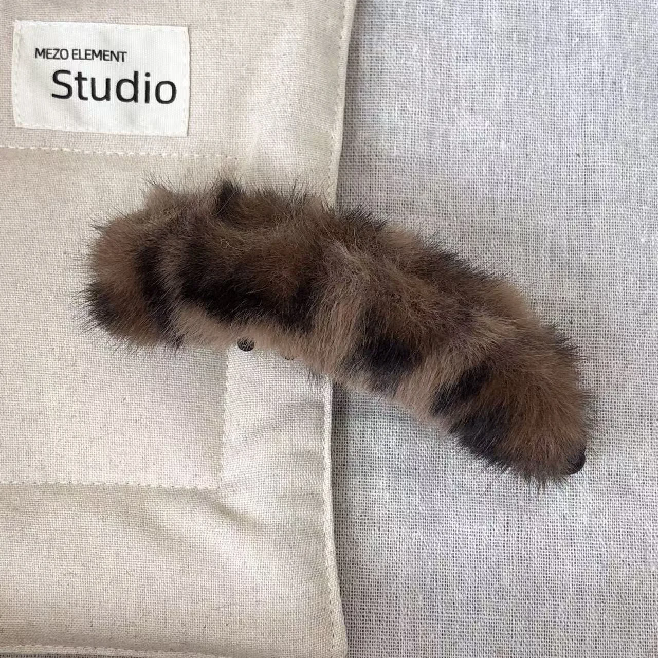 1 Stück Vintage-Bananenclip aus Kunstfell mit Leopardenmuster im koreanischen Stil, elegante vertikale Plüsch-Twist-Haarspange, Haarnadel für den Hinterkopf – Detail 8