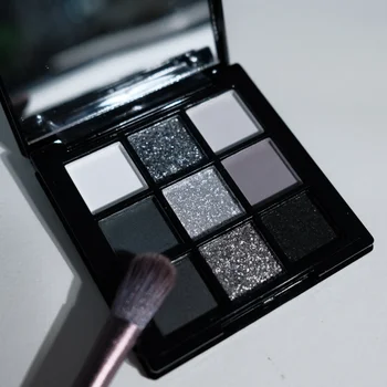 9-shade eyeshadow palette 1