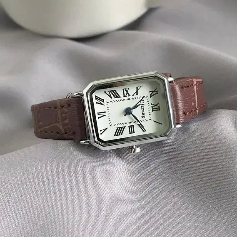 

Simple Women Watches Retro Luxury Design Leather Watch Ladies Quartz Wristwatch Womens Small Round Dial Clock Reloj Mujer Montre