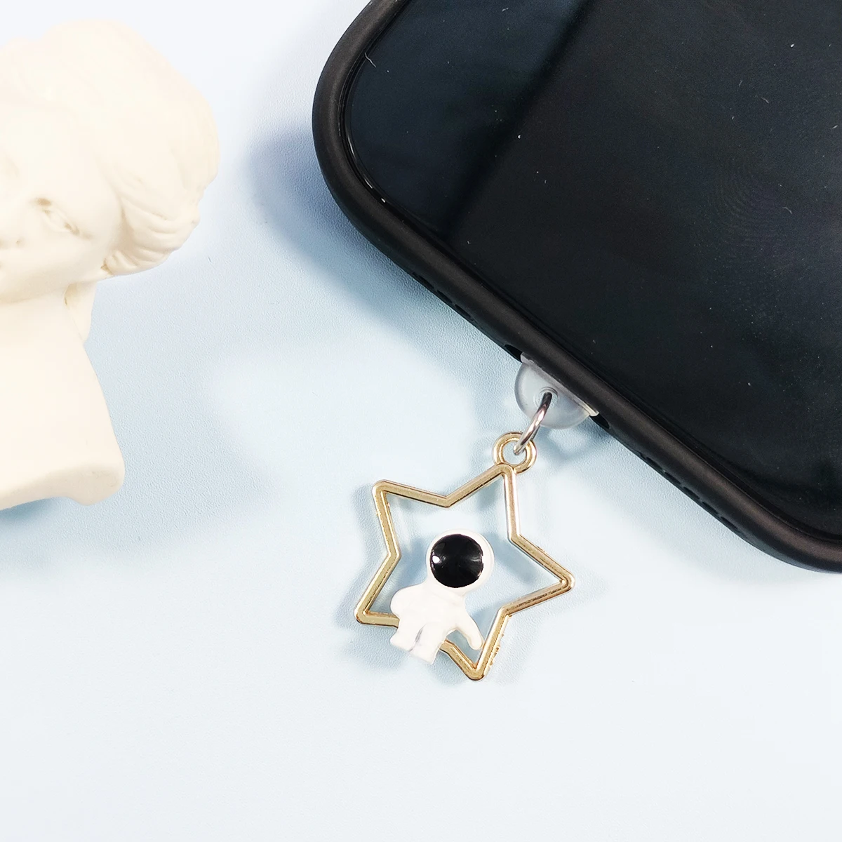 별과 달 DIY 입체 우주 비행사 휴대폰 먼지 스토퍼, 아이폰 시리즈 및 C타입 포트 시리즈에 적합