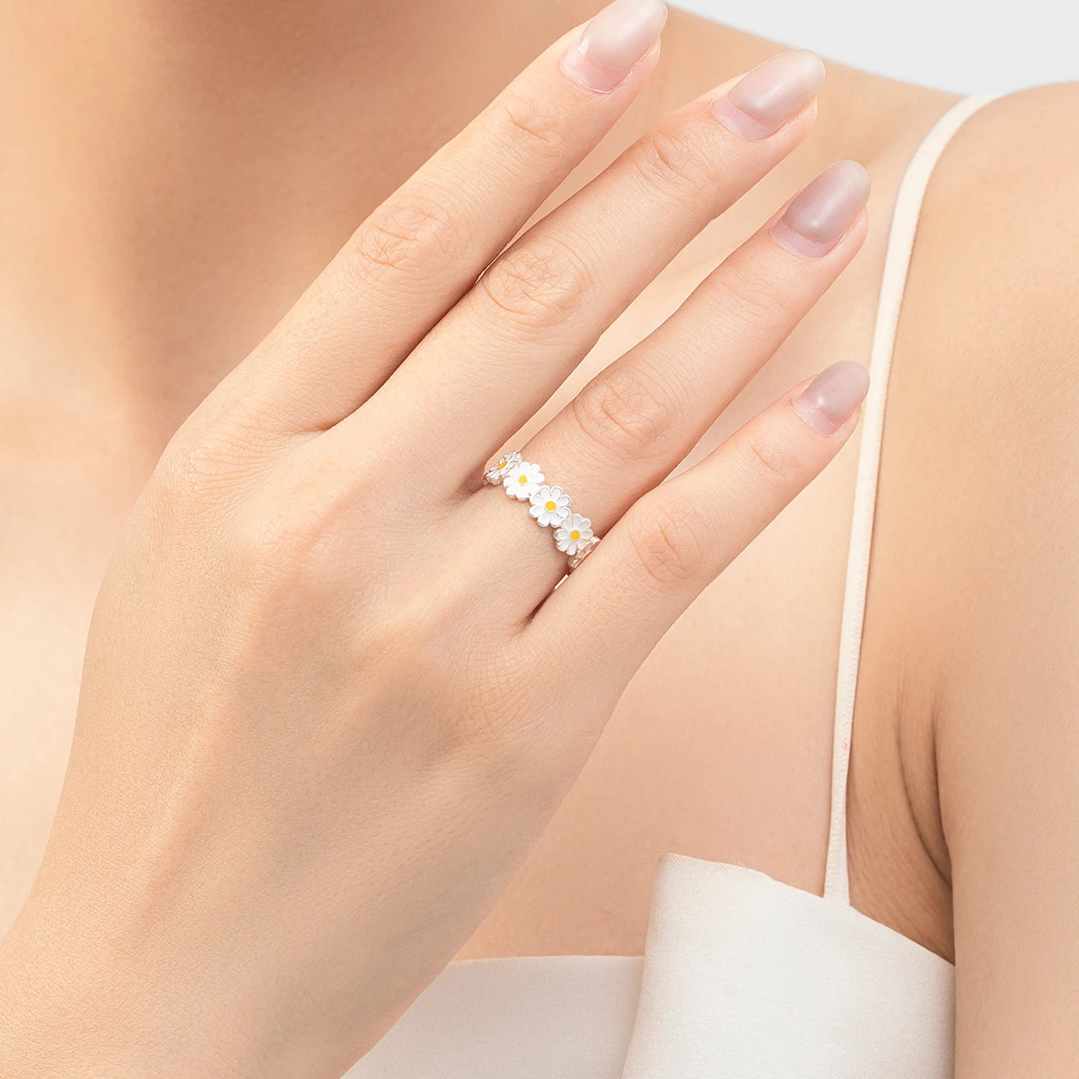 MODIAN 솔리드  럭셔리 데이지 에나멜 조절 가능한 손가락 반지 여성을위한 절묘한 파티 파인 쥬얼리 생일 선물
