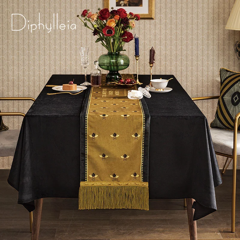 

Diphylleia American Style Table Runner With Tassels Retro Bees Printed Luxury Gold Vevet Table Cloth 30x220cm Chic Home Decor