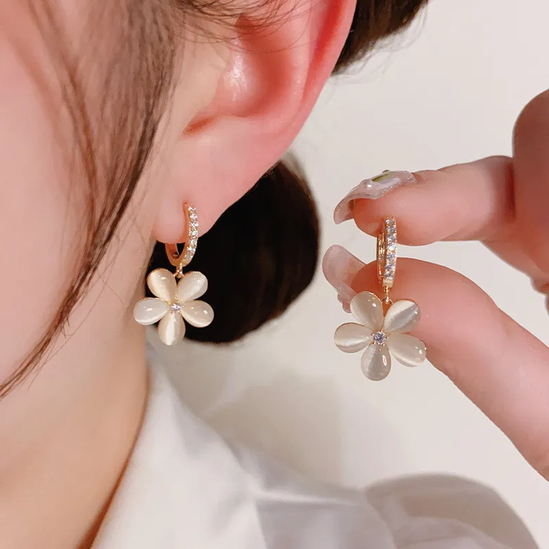 【HYEONK】HYEON.K DAISY EARRING (SMALL) HYEONK】HYEON.K DAISY EARRING (SMALL)