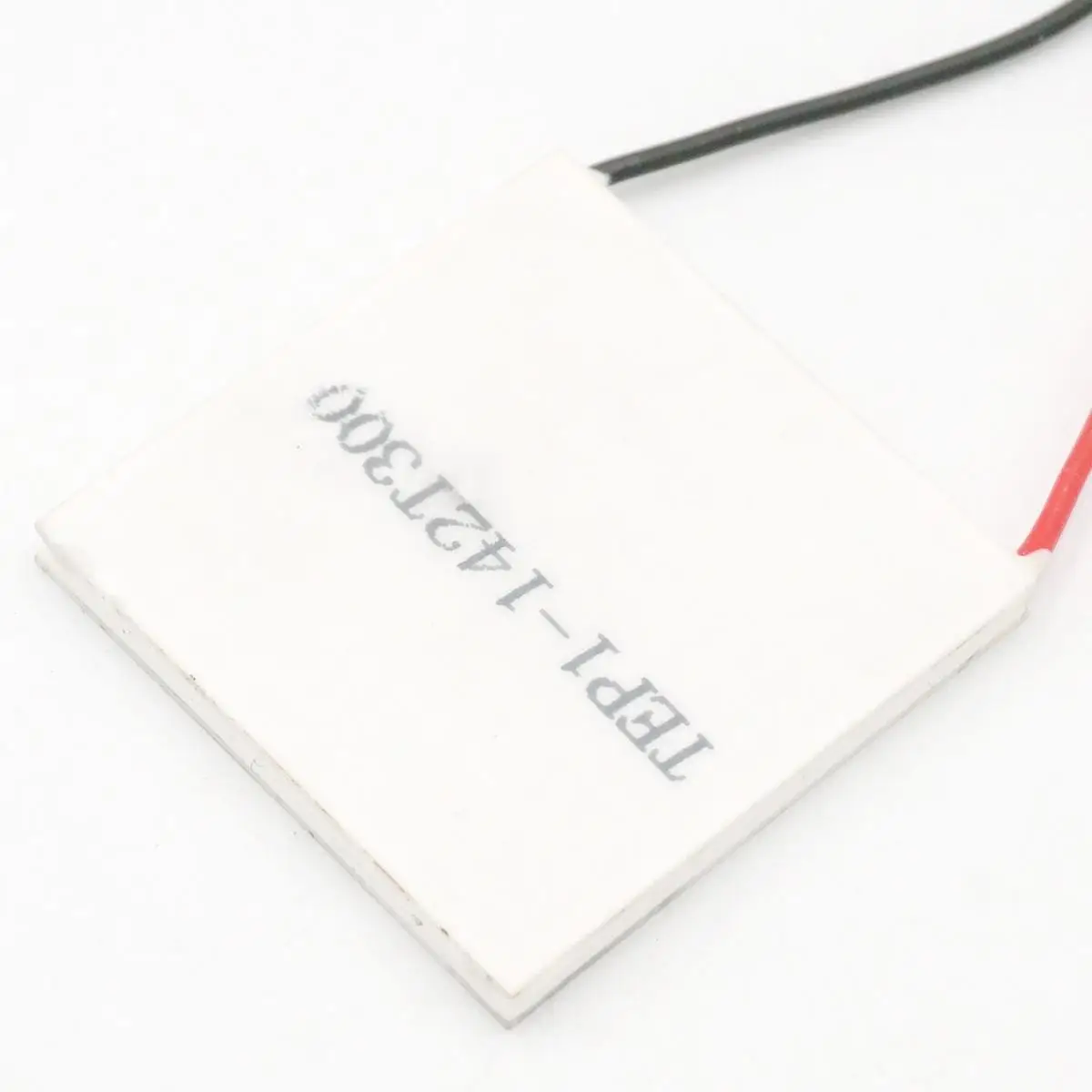 40x40mm Ceramic Heatsink Thermoelectric Cooler Peltier Cooling Plate TEP1-142T300 Refrigeration Module