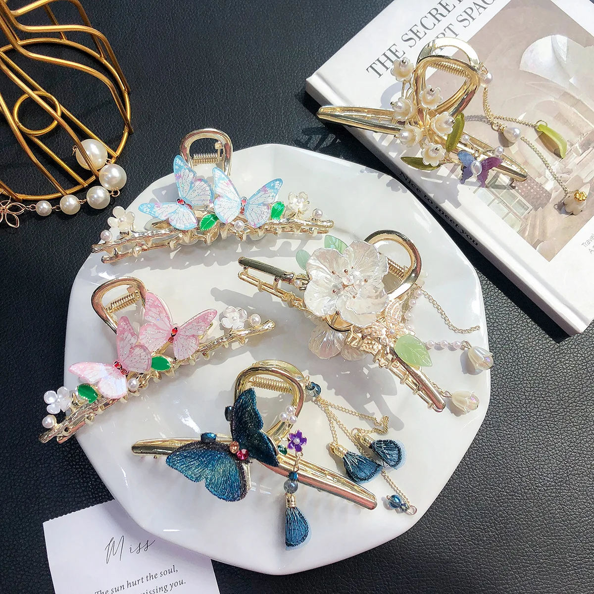 

New Fashion Claw Clip Hair Accessorie Girl Flower Butterfly Sweet Metal Hair Claw Women Elegant Hair Clips Headwear Ornament