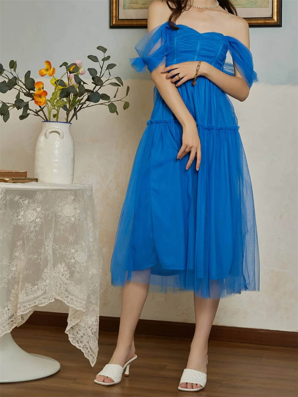 Рисунок 6 - Синее Тюлевое платье с открытыми плечами