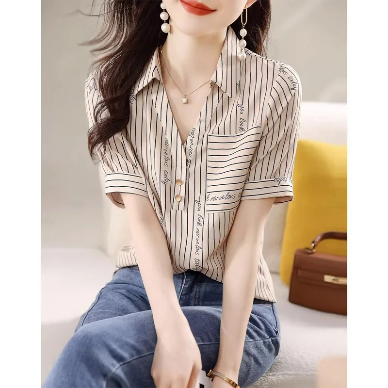 2023 Summer Fashion Upscale V-neck Button Striped Letter Printed Patchwork Pocket Commuting Simple Casual Short Sleeved Shirt