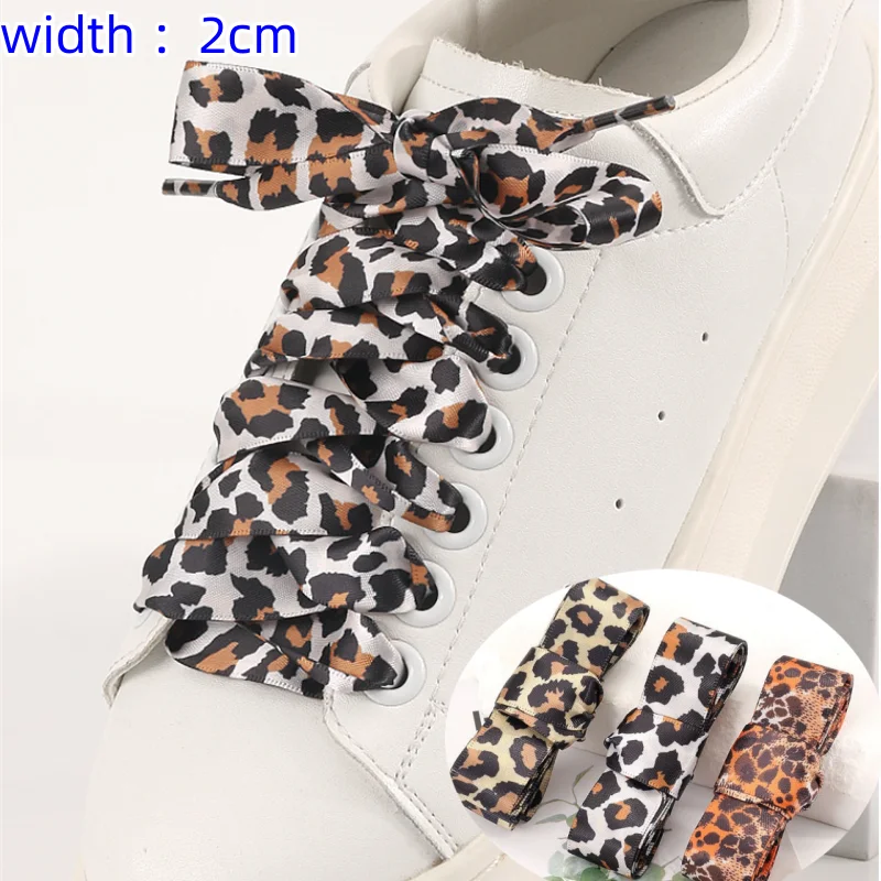 1 Paar Leopardenmuster bedruckte Band-Satin-Schnürsenkel 2 cm Sneaker Sport Casual Leder weiße Schuhe Saiten Segeltuchschuhe Schnürsenkel