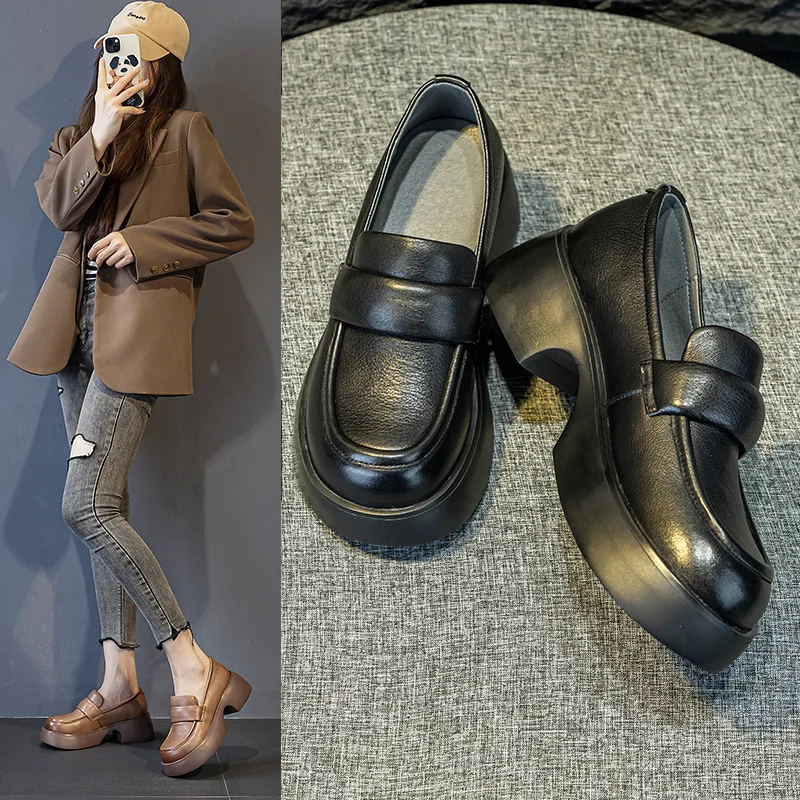 

Женские осенние кожаные лоферы на платформе с высоким каблуком