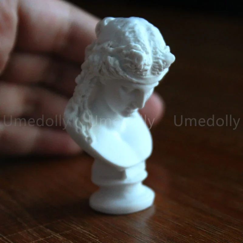 Classic Miniature Dollhouse Mini Plaster Statue Model Greek Mythology for Barbies OB11 Doll House Decoration Accessories doll accessories,doll house decoration