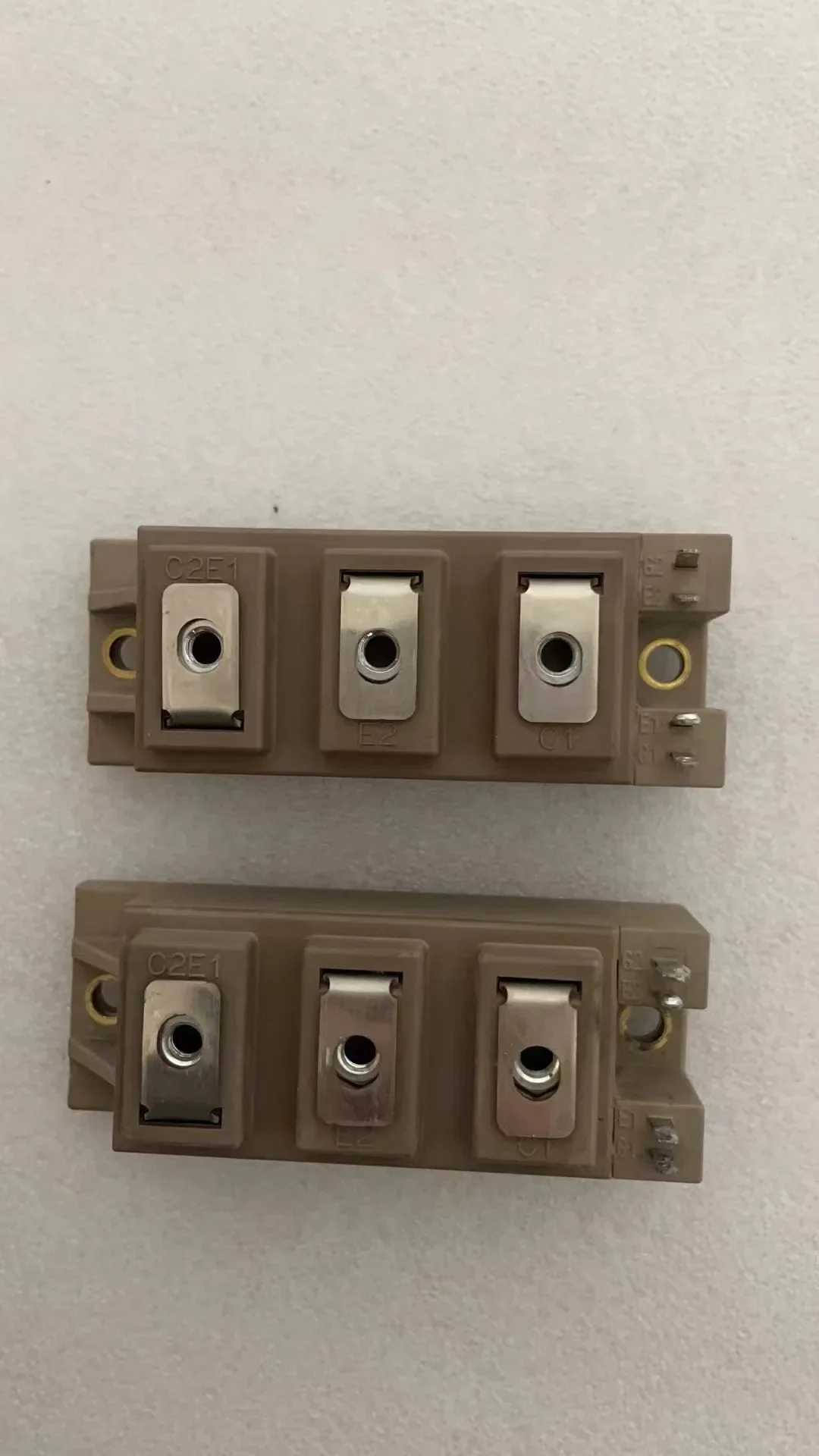 

Б/у модуль бтиз 2MBI150U2A-060-50 в хорошем рабочем состоянии