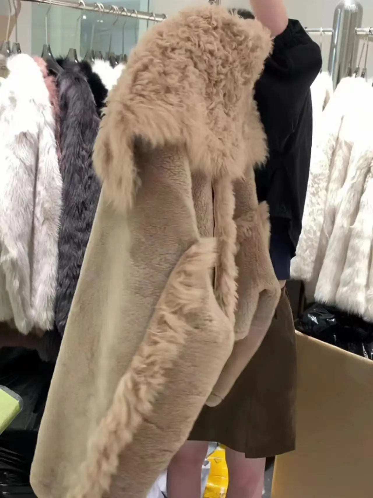 Large Lapel Short Style Faux Fur Jacket With Unique Design and High-end Feel, Women's Autumn and Winter New 2024