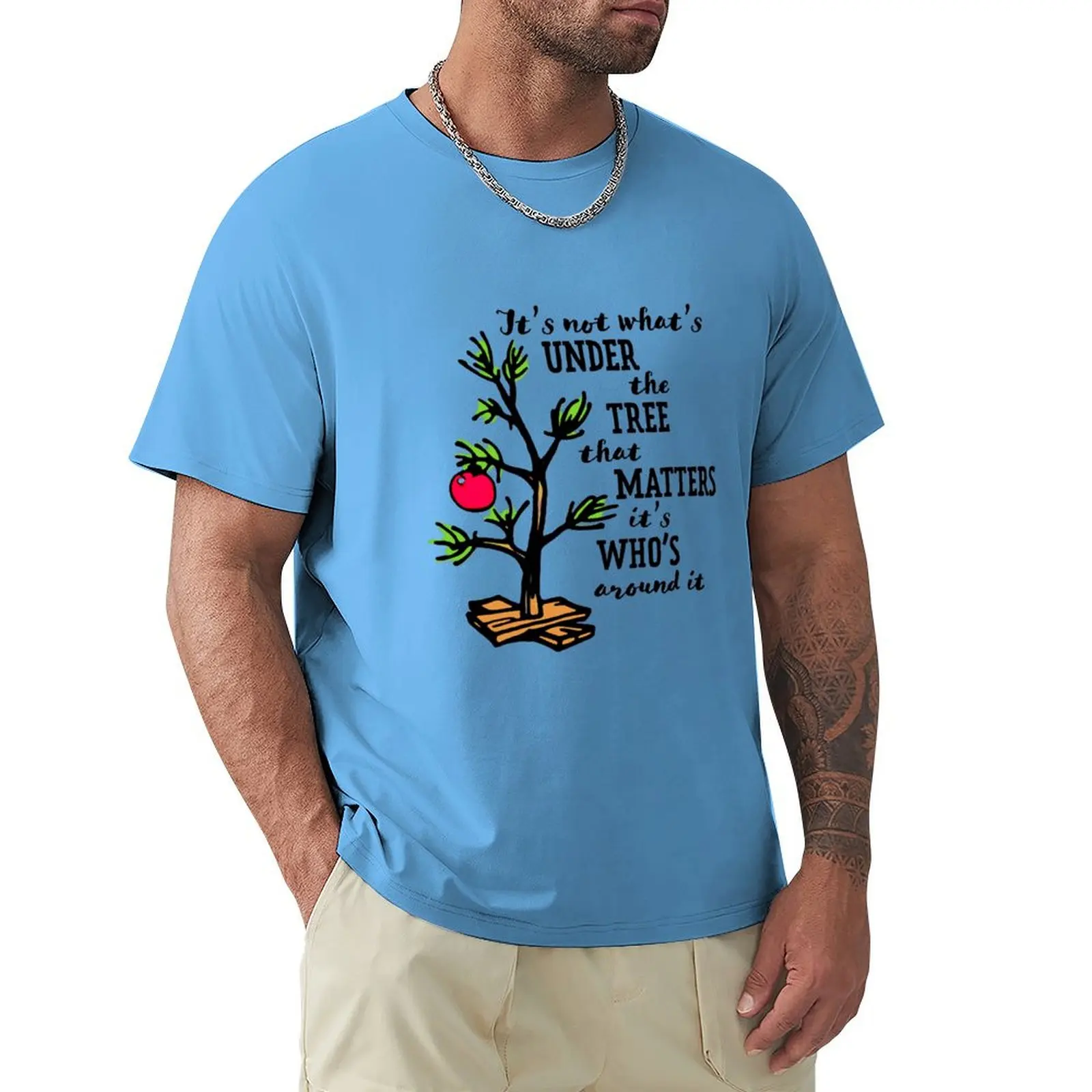 thumbnail image 1 of No es lo que hay debajo del árbol Camiseta navideña Charlie x mas Brown, Charlie x mas Brown No es lo que hay debajo del árbol Camiseta navideña Charlie x mas Brown, 1 of 5