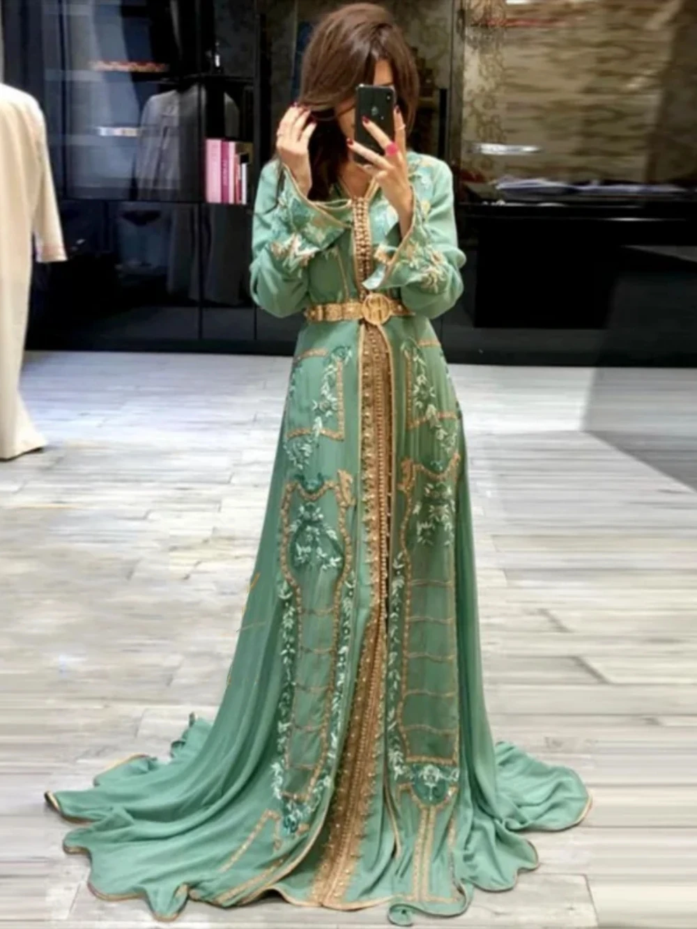 Рисунок 2 - Платье невесты с марокканской аппликацией