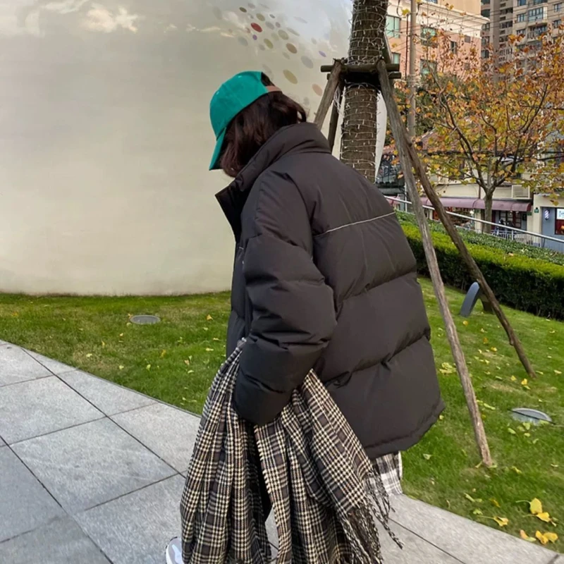 2023 Winter New Down Coat Women's Short Korean Edition Thickened Student Couple Loose Spliced White Duck Down Coat Trend