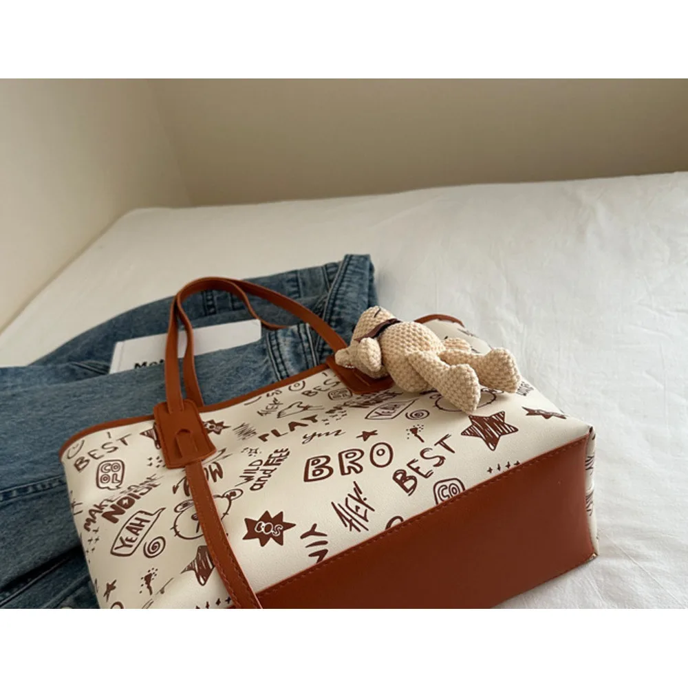 Tote women's capacity single shoulder high-end feeling large bag, 2024 new trendy and niche graffiti class commuting bag_voghion.com