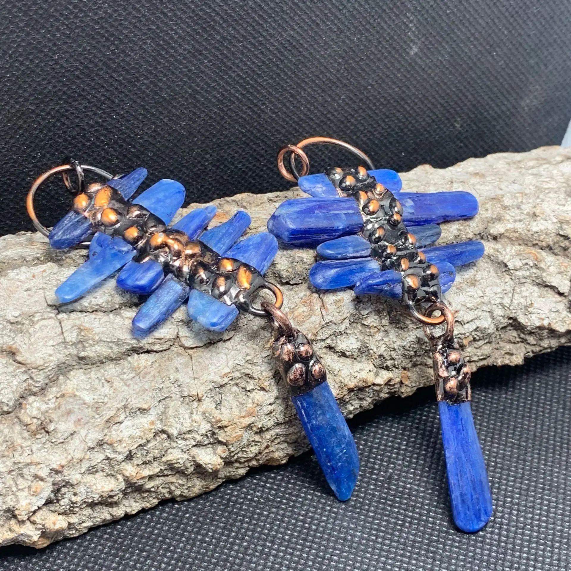Natural Kyanite Vintage Pendant Raw Stone Irregular Antique Bronze Necklace Reiki Stone Charms for DIY Jewelry Making