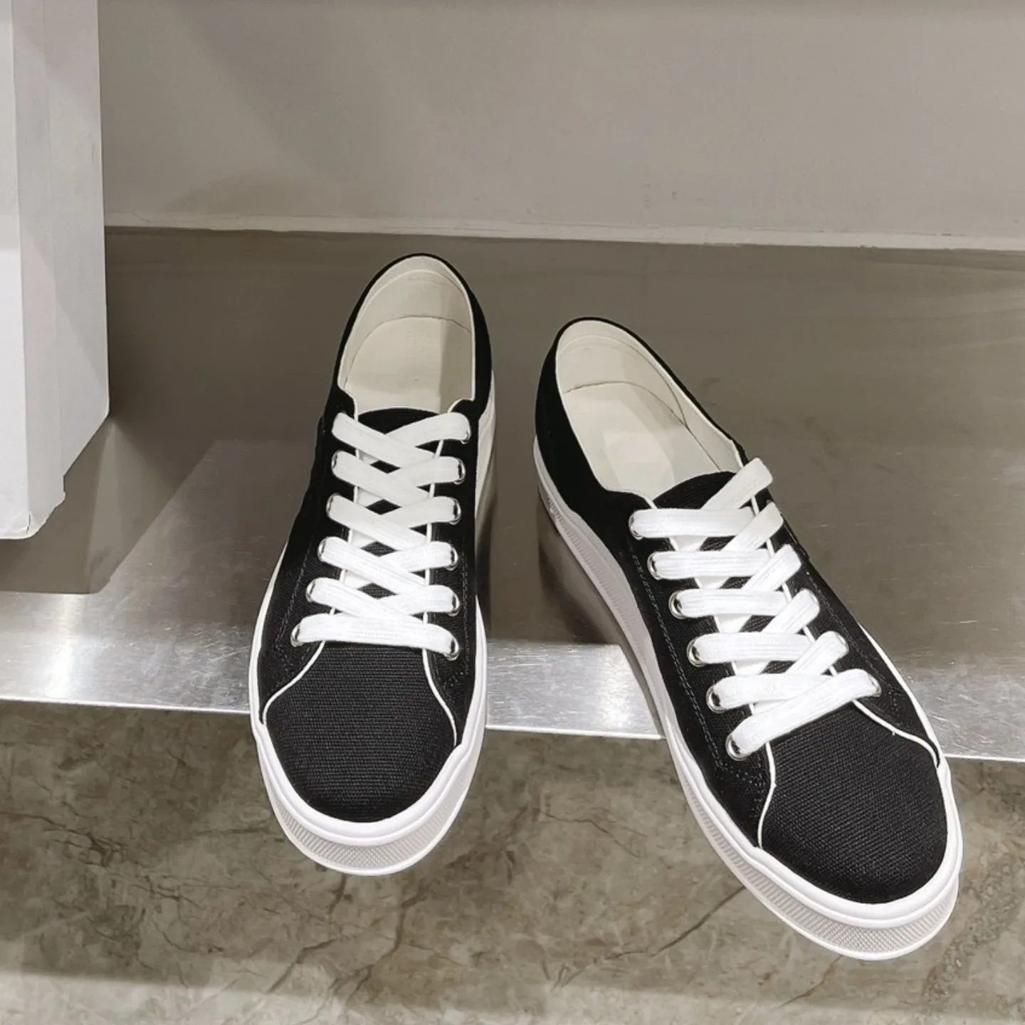 

2023 Autumn Winter New Casual lightweight canvas flats 1204