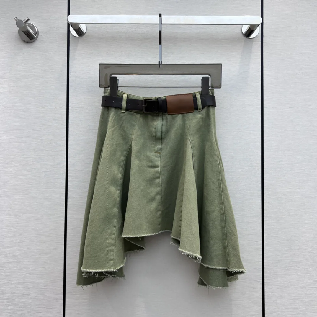 

2023 Autumn and winter new, green irregular cut denim skirt, the upper body is tall and thin. Hottie essential