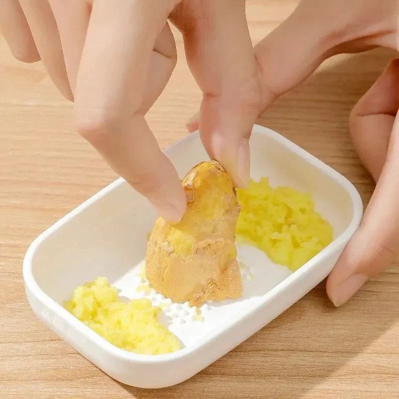 1pc Plastic Manual Garlic Grinder Ginger Grinder Used For Making Vegetable Puree Household Kitchen Tool garlic press
