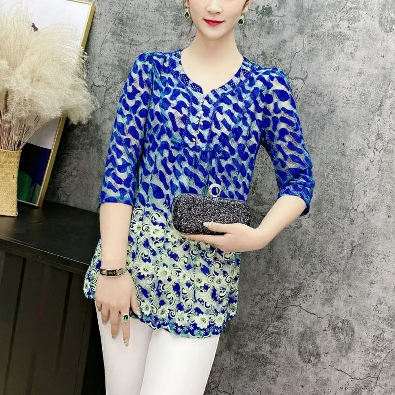 Casual Lace Spliced 3/4 Sleeve Blouse 2024 Spring Summer Fashion Diamonds V-Neck Women's Clothing Commute Vintage Printed Shirt