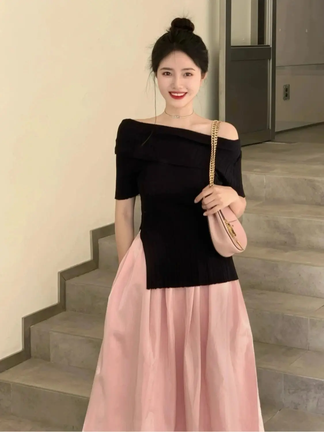 

Женский летний костюм в стиле Хепберн, розовый облегающий топ с открытыми плечами и юбка до локтя