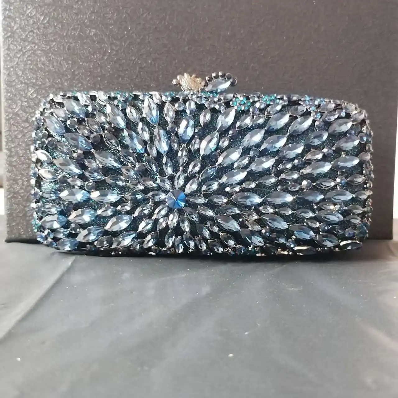 thumbnail image 1 of Bolso de fiesta de cristal para mujer, novedad de 2024, de diseñador, de marca de lujo, con diamantes de imitación, para el día a día, de color azul y verde, 1 of 5