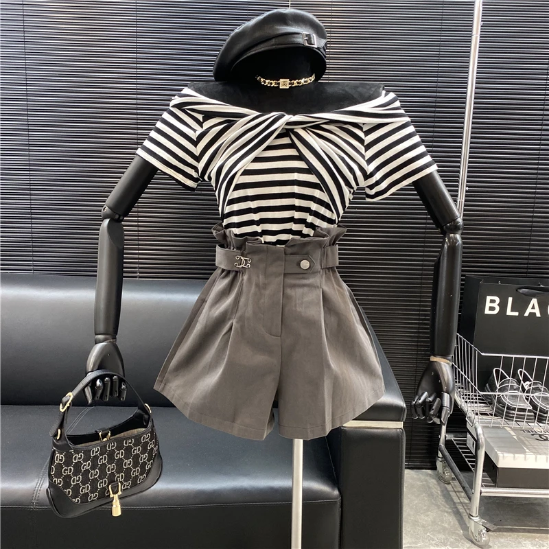 

Новинка 2022, модная дизайнерская Новая стильная модная футболка от известного бренда с прямыми плечами, шикарная короткая футболка в полоску, подходящая по цвету