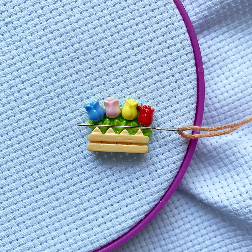 Cross Stitch Assistant Magnetic Bread Cartoon Needle Minder for