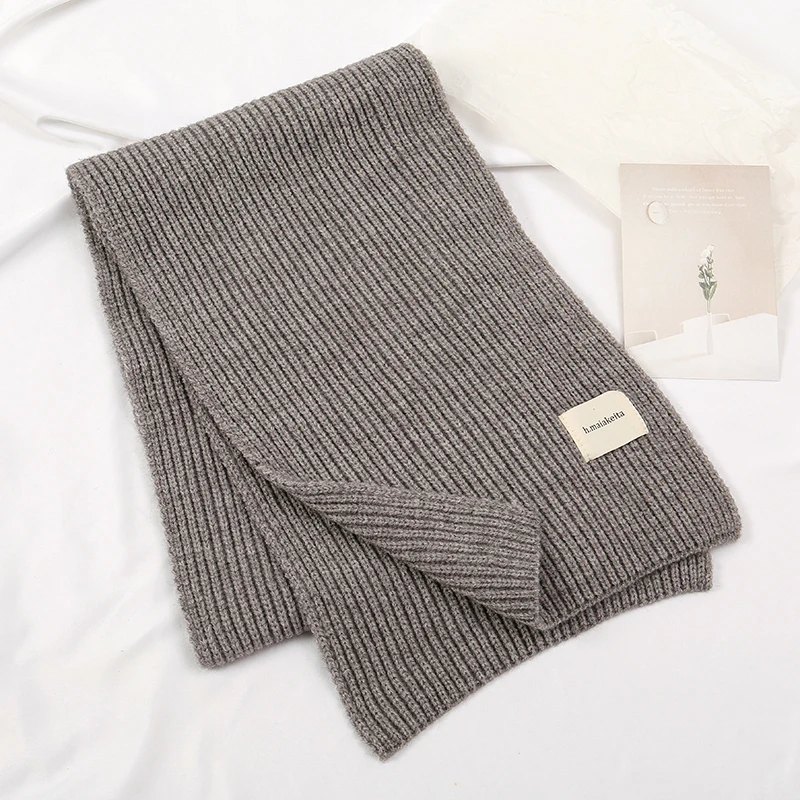 Marianna Mäkelä : grey knit sweater, mini black skirt, black scarf