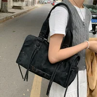 Sac à main de moto rétro pour femmes, Design à pompon, sac d'oreiller à bandoulière haut de gamme, tendance, grande capacité, sac sous les bras pour femmes 2