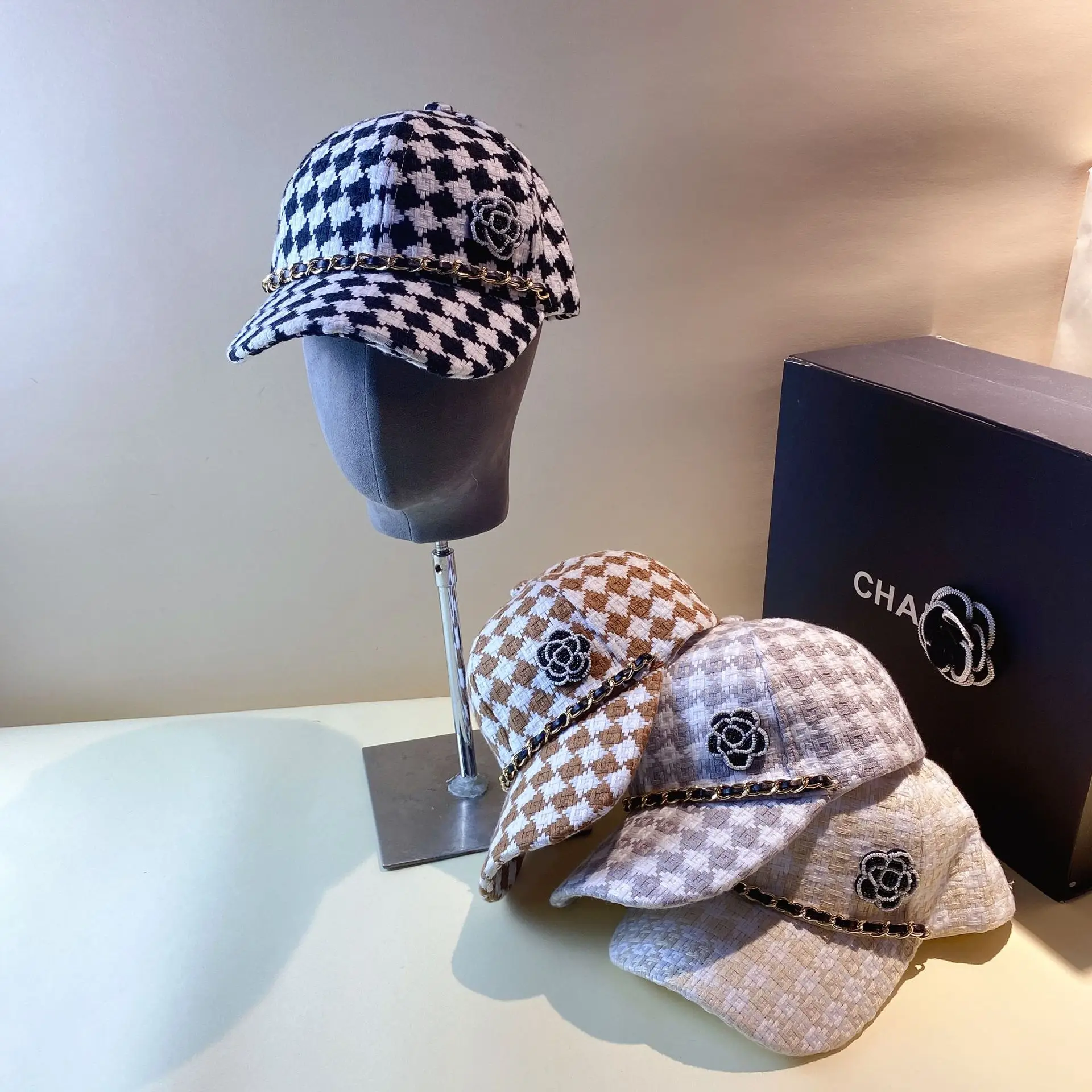 Baseball Cap Autumn and winter chain chessboard plaid pearl camellia female sunshade leisure cap