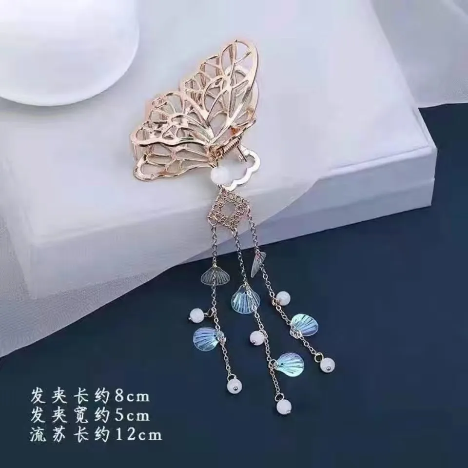 Рисунок 5 - Женская заколка для волос с бабочкой и кисточкой