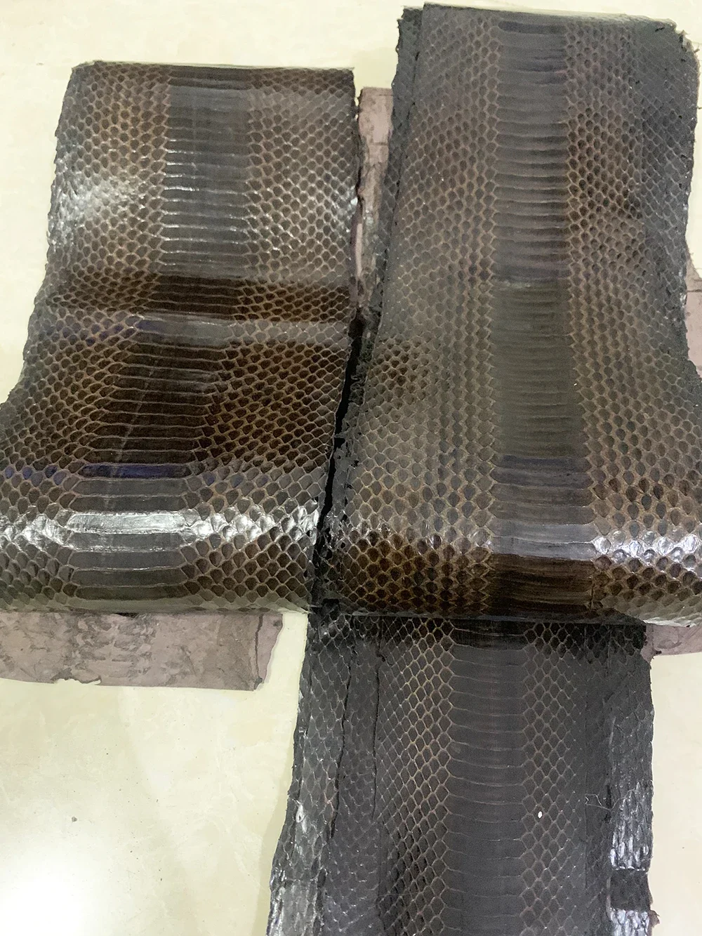 빨간 갈색 인쇄 천연 가죽 뱀 가죽, 전화 케이스, 가죽 가방, 신발 벨트 DIY, 수제 가죽 재료