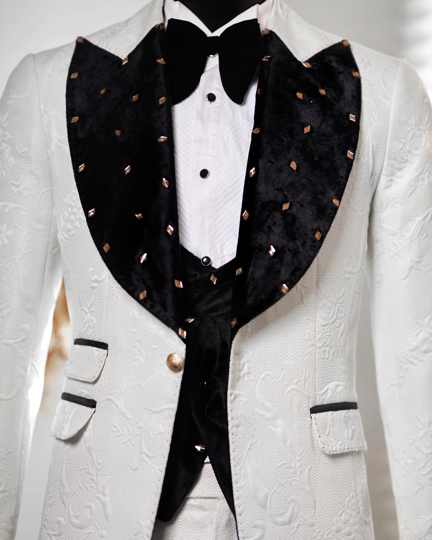 Men's Suits Tailored 2 Pieces Jacquard Blazer Pants One Button Wedding Velvet Peaked Lapel Crystals Formal Custom Made Plus Size