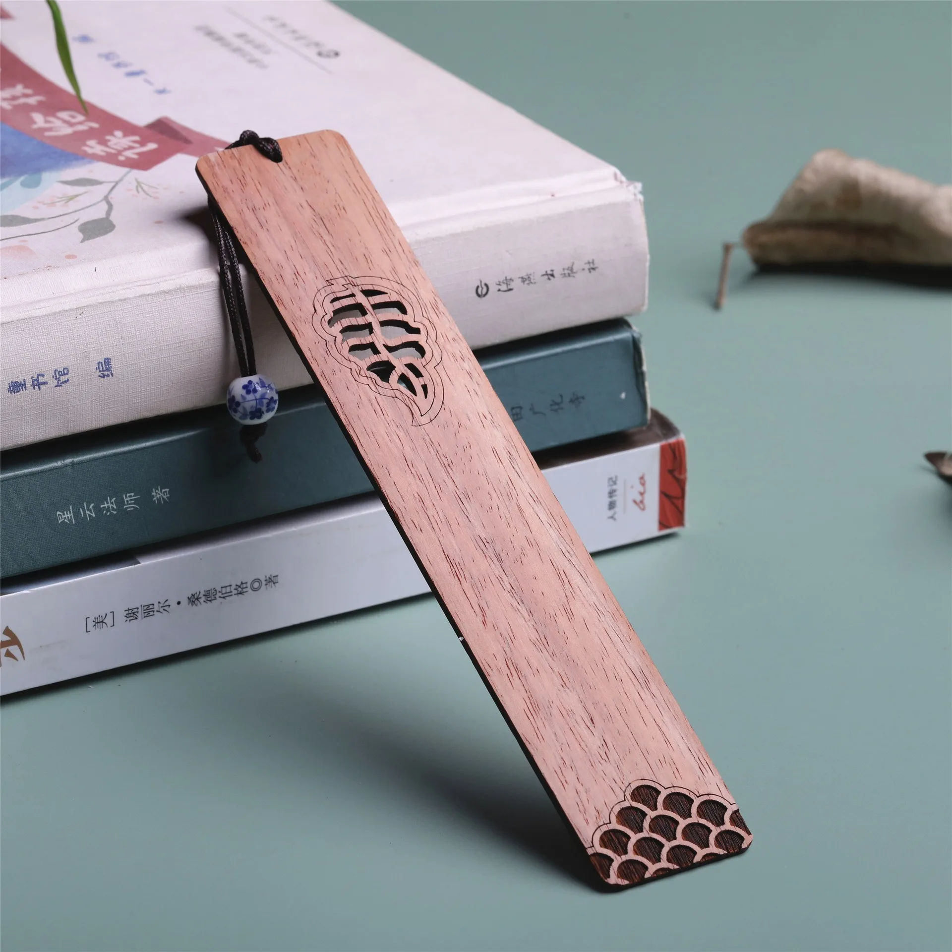 Chinese style wooden bookmark mahogany gift box suit window grilles window lattice carving hollow carved bookmark Wen Chu 1/4pcs wooden bookmark bookmarks stationery supplies