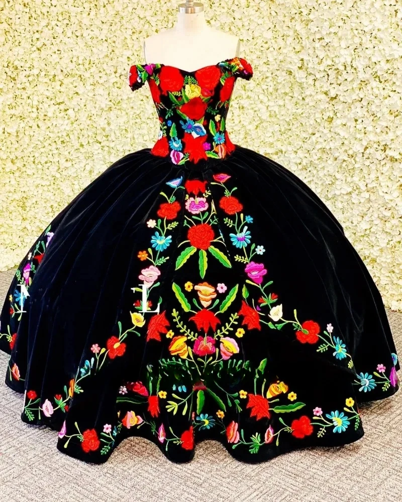 

Black Princess Quinceanera Dresses Ball Gown Off The Shoulder Embroidery Sweet 16 Dresses 15 Años Mexican