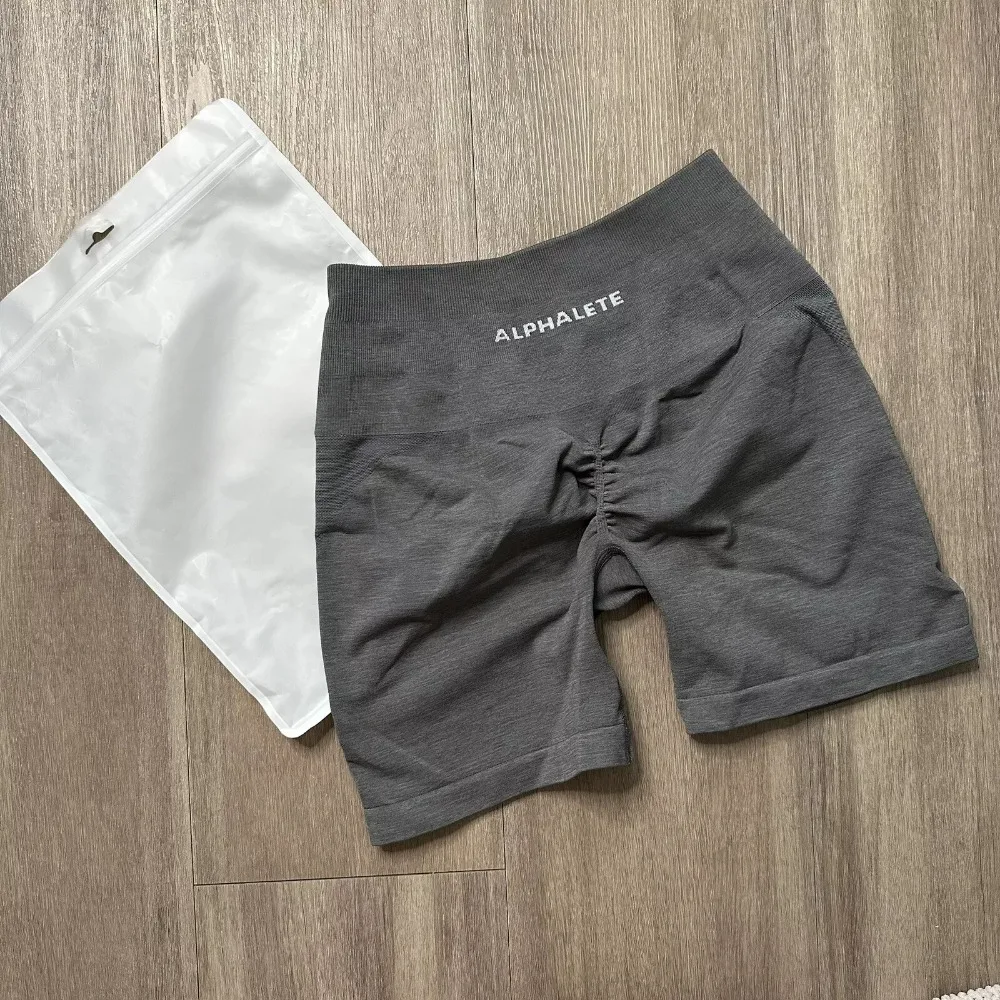 Alphalete AMPLIFY SHORT 4,5" Short Sans Couture Yoga Shorts Seamless Scrunch Bum Workout Gym Shorts Booty Hight Stretch